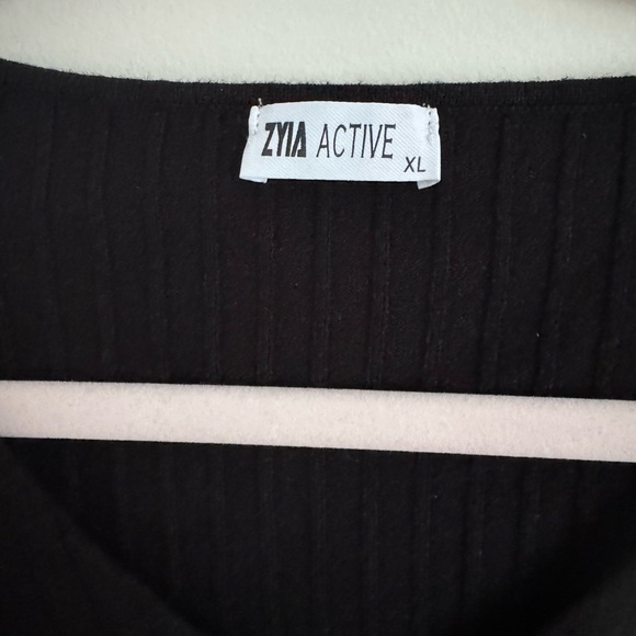 Zyia Active Black Ribbed Stretchy V-Neck Long Sleeve Top - Picture 2 of 2